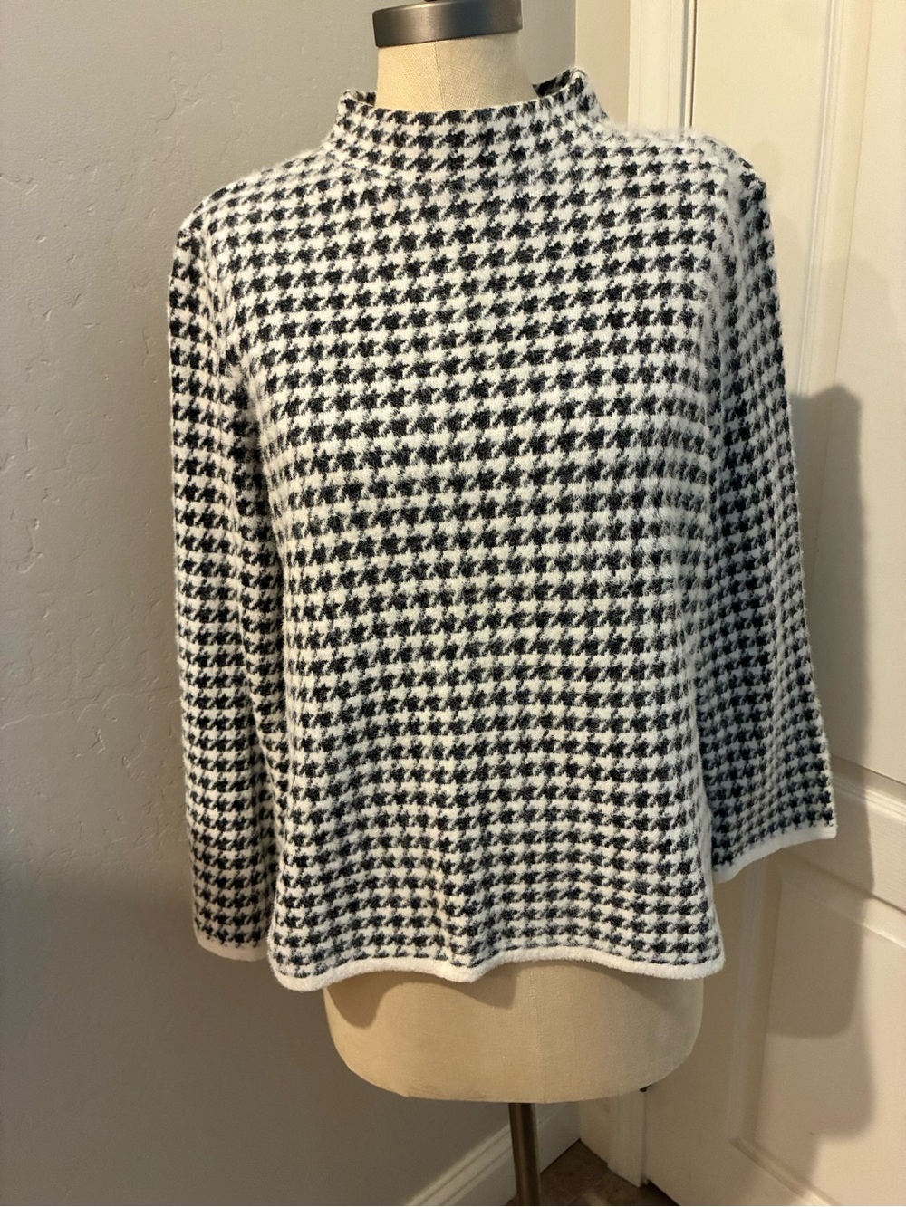 Max Studio Black & White Houndstooth Mock Neck Sweater